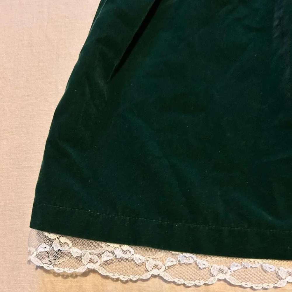 Vintage green velvet girl dress with white lace collar